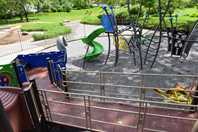Aire de jeu accessible du parc Victoria.