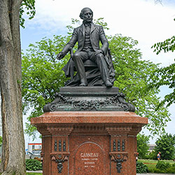 Monument François-Xavier-Garneau