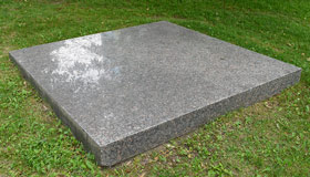Palimpseste sur la pierre tombale de Mies van der Rohe
