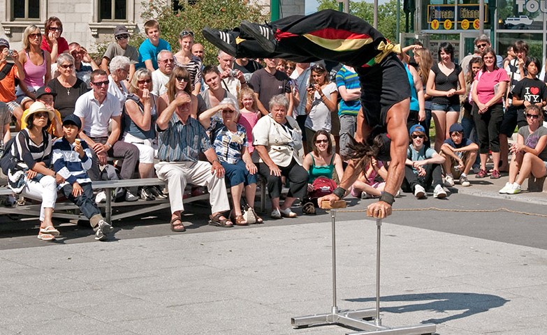 Amuseur public de cirque dans le Vieux-Québec