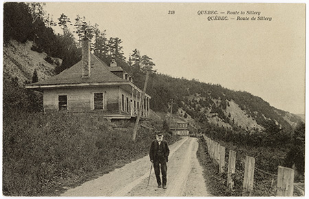 Petites maisons de bois construites au pied de la falaise de Sillery.