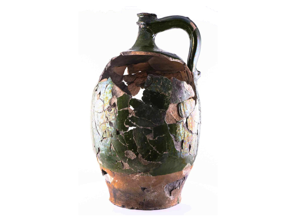 Common Saint-Onge-style terracotta jug