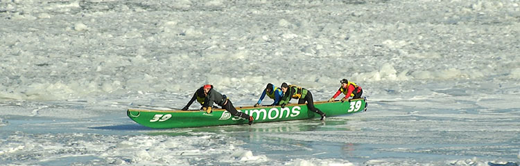 Course de canot à glace