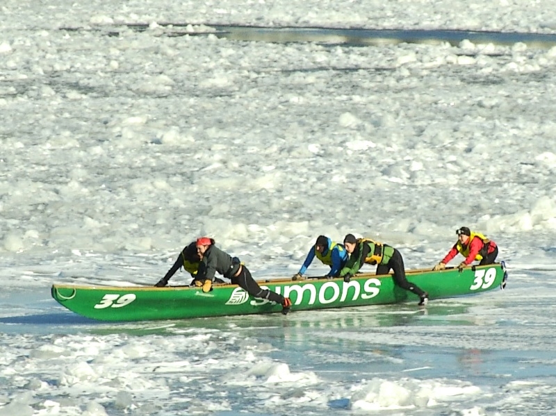 Course de canot à glace du Carnaval de Québec
