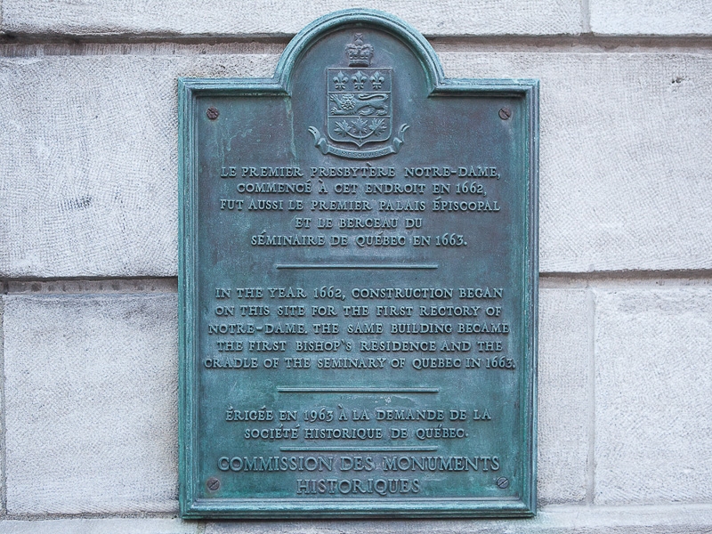 Franchir la Porte Sainte - La Porte Sainte de la Basilique-Cathédrale  Notre-Dame-de-Québec - L'Unique Porte Sainte des Amériques