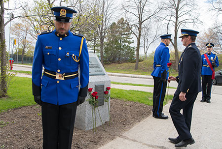 Cérémonie des policiers morts en devoir.